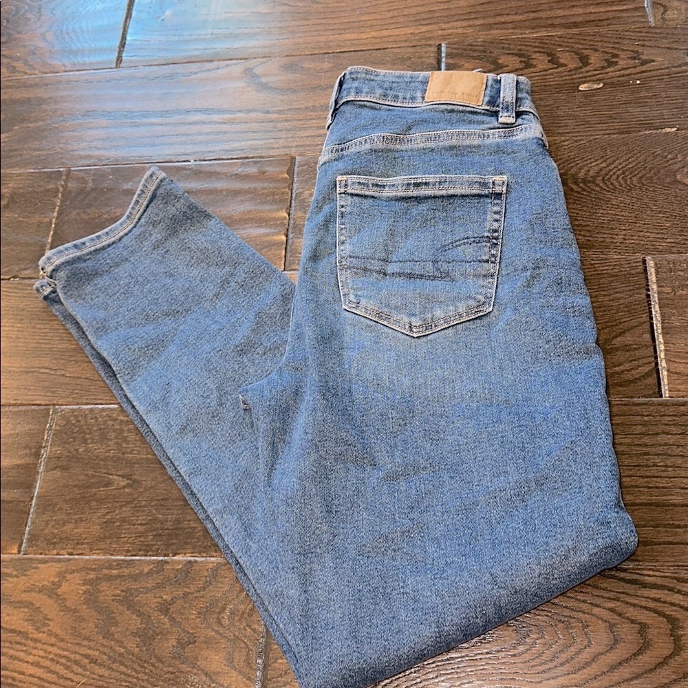 American Eagle Outfitters Classic MOM Jeans size 4